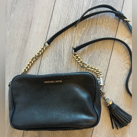 Ginny Michael Kors Small cross body black leather purse with gold details. - Picture 2 of 5